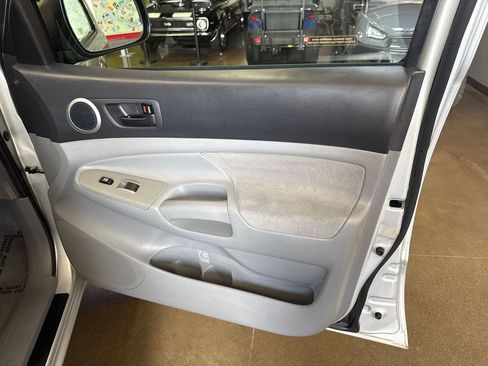 Used 2005 Toyota Tacoma PreRunner image 84