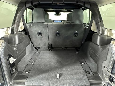 Certified 2025 Jeep Wrangler Unlimited Sahara AWD/4WD image 33