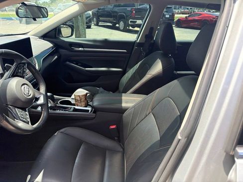 Used 2023 Nissan Altima 2.5 SR w/ SR Premium Package FWD image 12