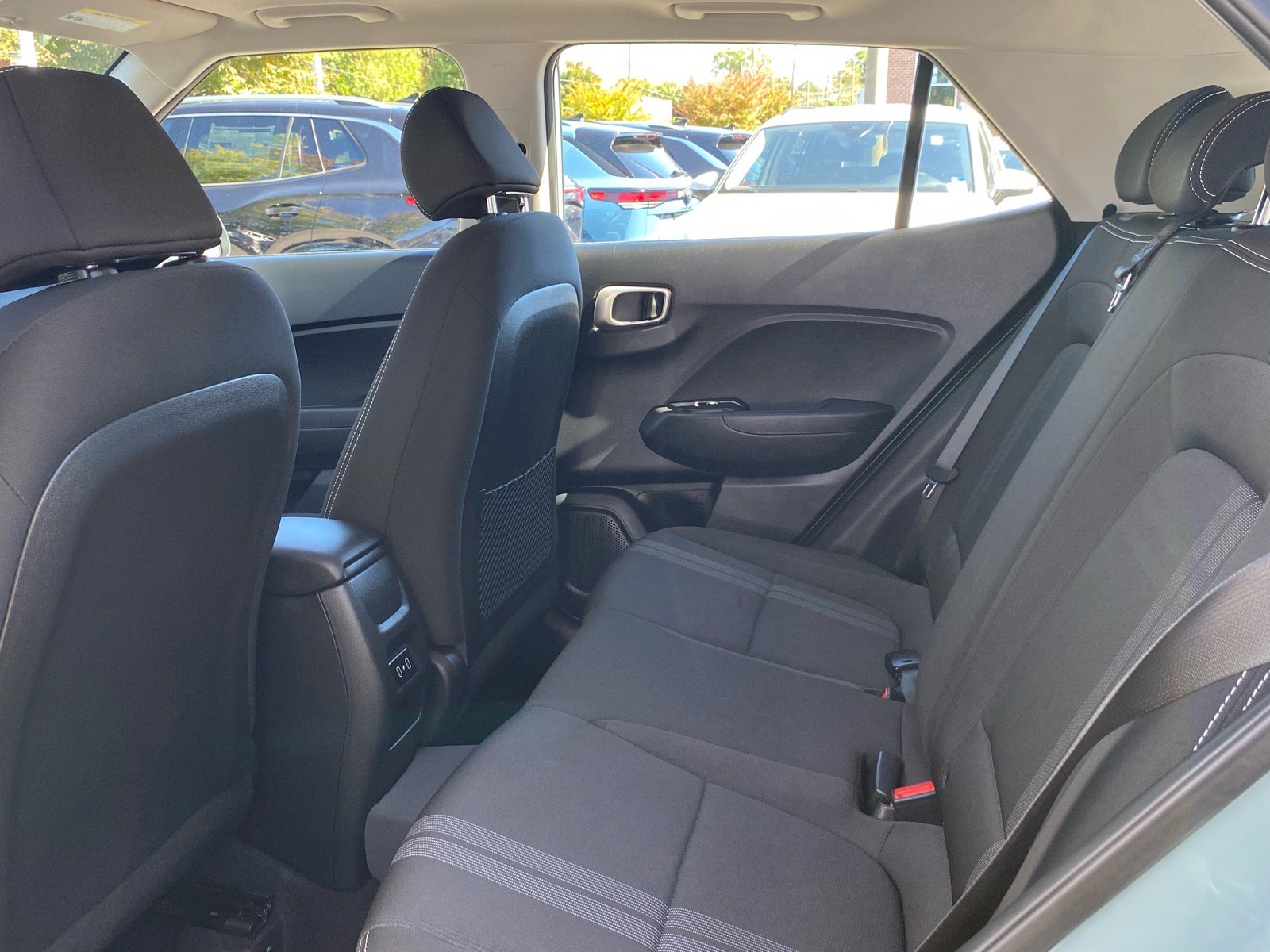 Used 2025 Hyundai Venue SEL FWD image 19