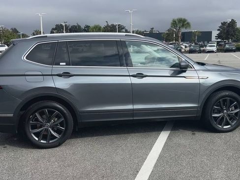 Certified 2022 Volkswagen Tiguan SE image 9