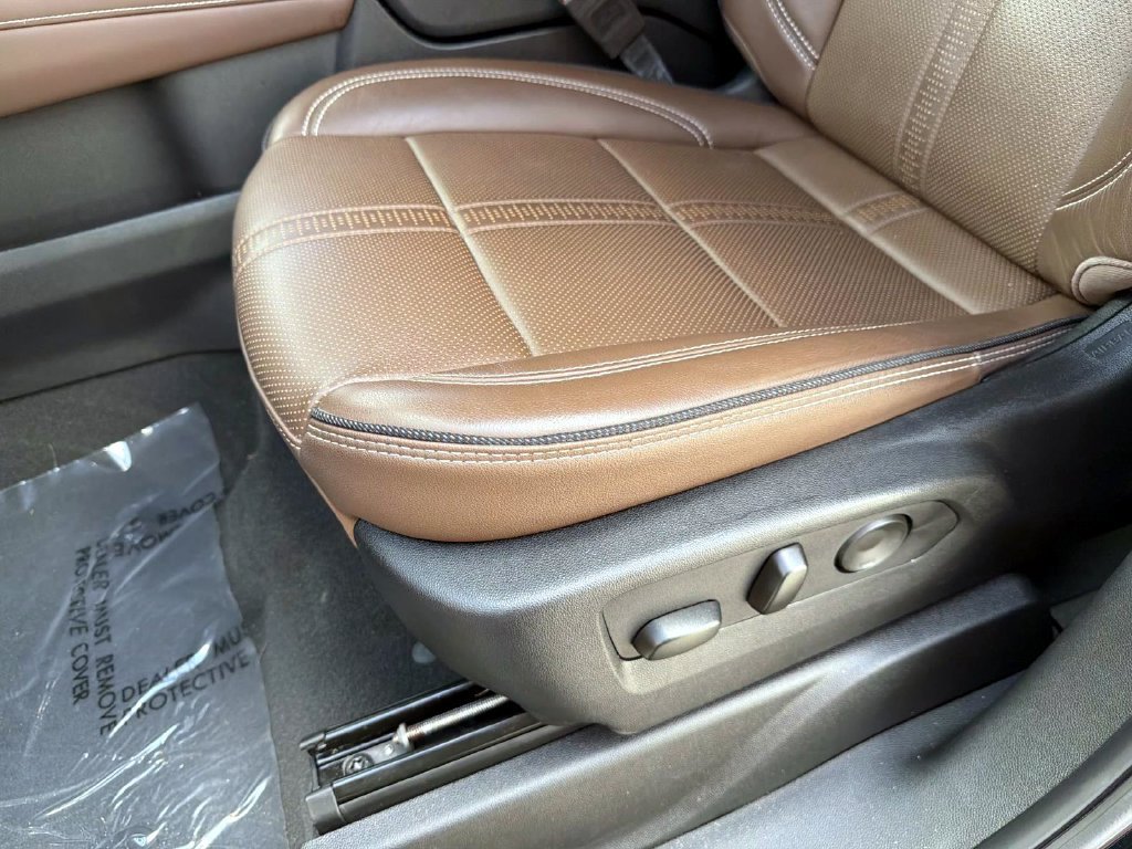 Used 2025 Chevrolet Tahoe High Country AWD/4WD image 19