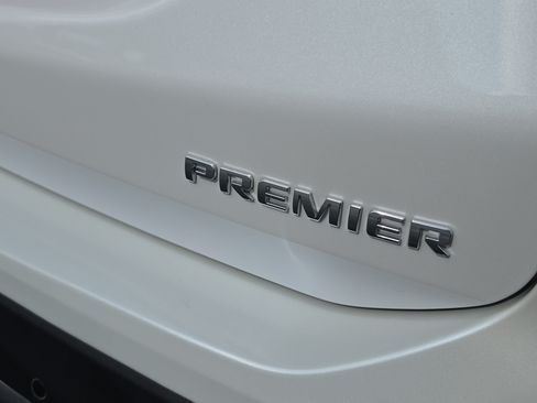 Certified 2024 Chevrolet Equinox Premier FWD image 6