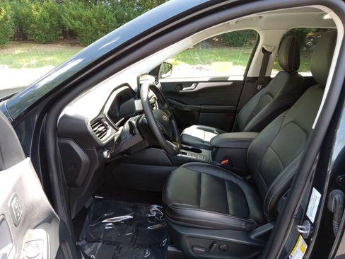 Used 2022 Ford Escape SEL w/ Technology Package AWD/4WD image 10