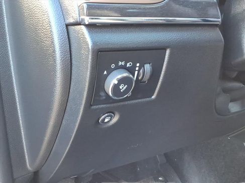 Used 2017 Jeep Grand Cherokee Limited image 19