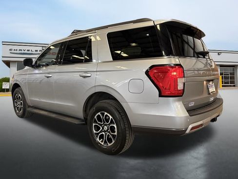 Used 2024 Ford Expedition XLT AWD/4WD image 3