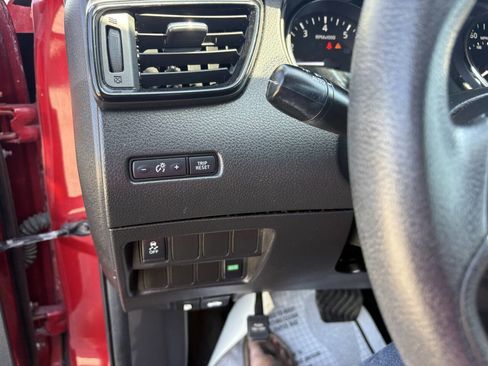 Used 2017 Nissan Rogue Sport SV image 22