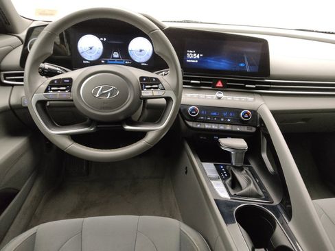 Used 2023 Hyundai Elantra SEL w/ Convenience Package image 22