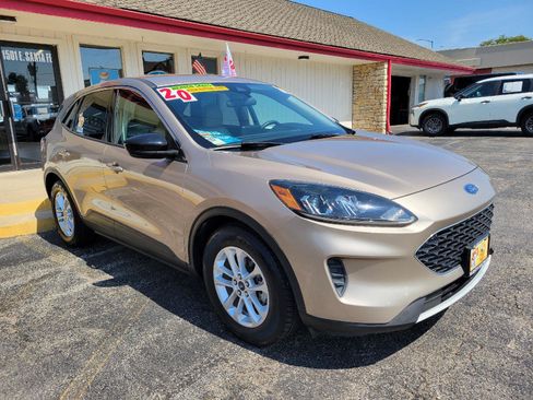 Used 2020 Ford Escape SE FWD image 3