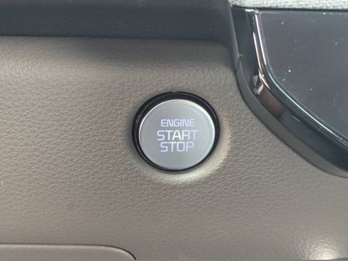 Used 2025 Kia Carnival EX image 30