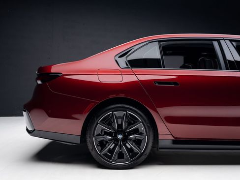 Used 2023 BMW i7 xDrive60 w/ Parking Assistance Package image 35