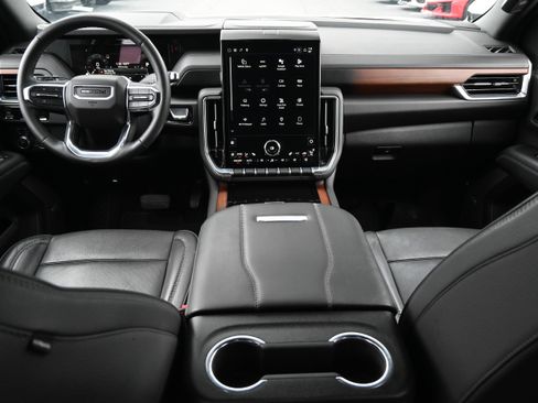 Used 2025 GMC Yukon Denali image 3