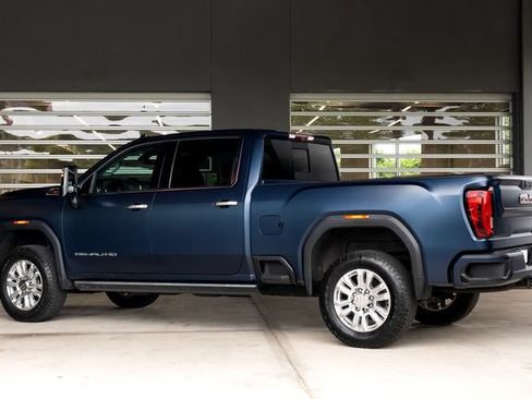 Used 2023 GMC Sierra 2500 Denali w/ Denali Ultimate Package AWD/4WD image 3