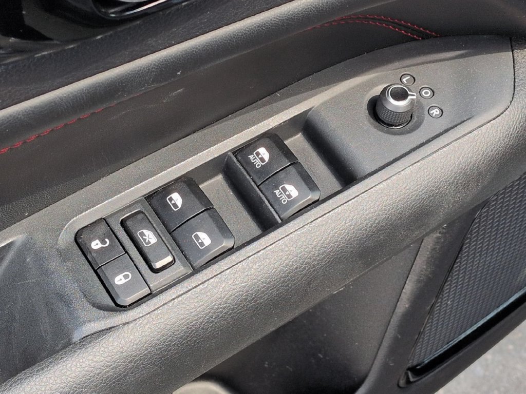Used 2025 Jeep Compass Trailhawk AWD/4WD image 13