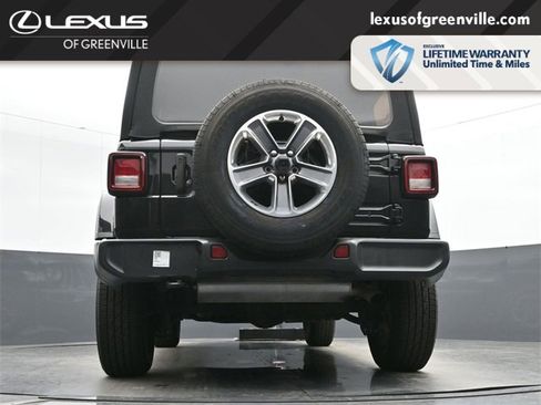 Used 2022 Jeep Wrangler Unlimited Sahara image 13