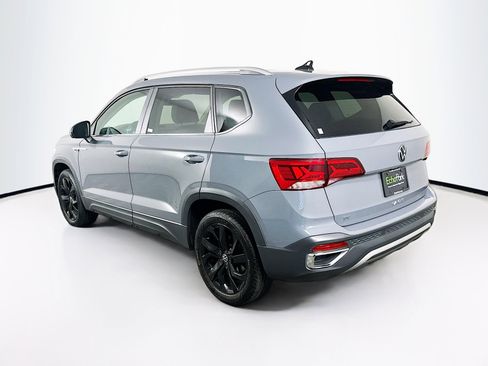 Used 2023 Volkswagen Taos SE w/ Panoramic Sunroof Package image 5