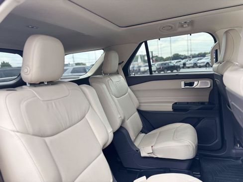 Used 2020 Ford Explorer Platinum w/ Premium Technology Package AWD/4WD image 25