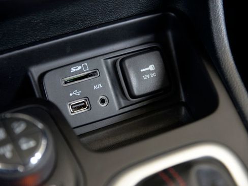 Used 2016 Jeep Cherokee Trailhawk w/ Cold Weather Group image 26