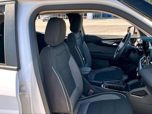 Used 2025 Chevrolet TrailBlazer LT AWD/4WD image 29