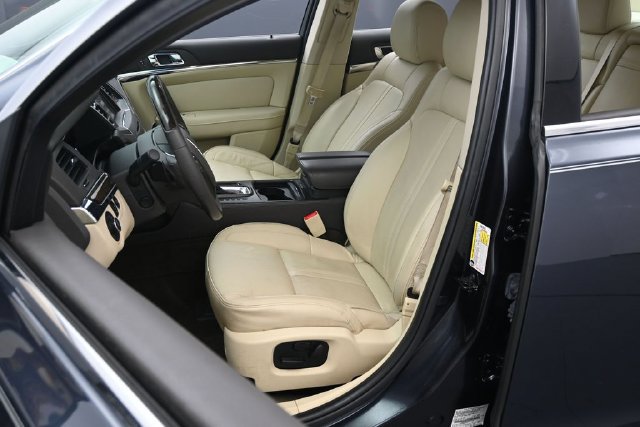 Used 2013 Lincoln MKS FWD image 11