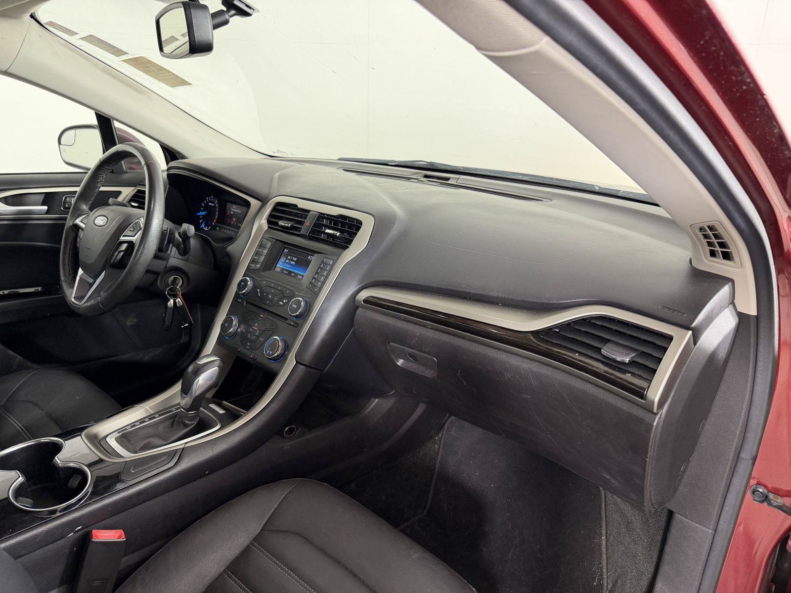 Used 2016 Ford Fusion SE w/ Equipment Group 202A AWD/4WD image 18