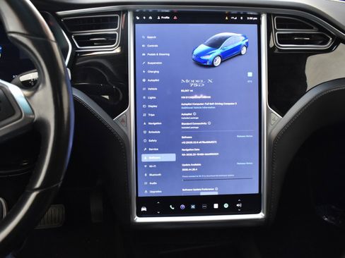 Used 2018 Tesla Model X 75D image 32