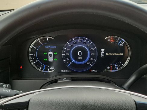 Used 2017 Cadillac Escalade Luxury RWD image 12