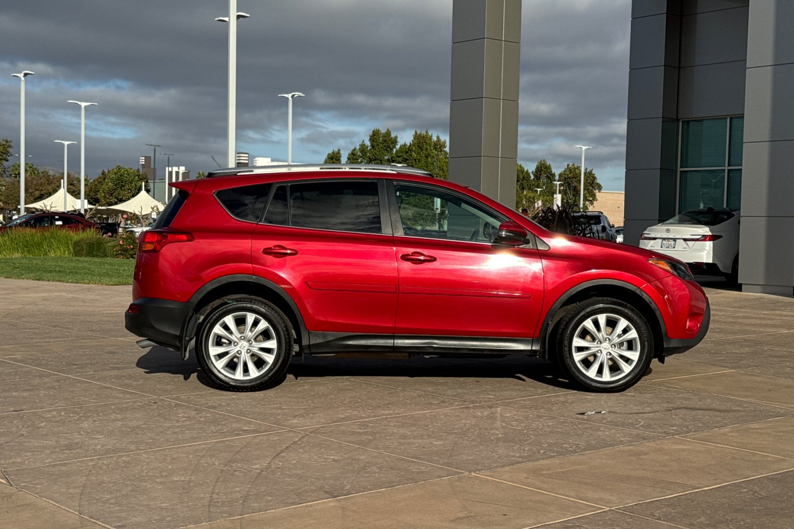 Used 2013 Toyota RAV4 Limited AWD/4WD image 3