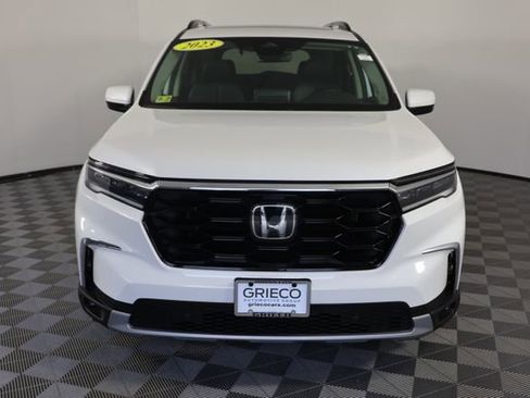 Used 2023 Honda Pilot Touring image 3