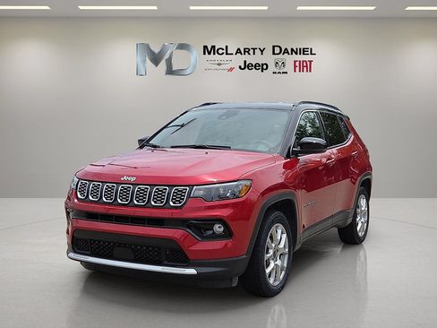 Used 2025 Jeep Compass Limited AWD/4WD image 2