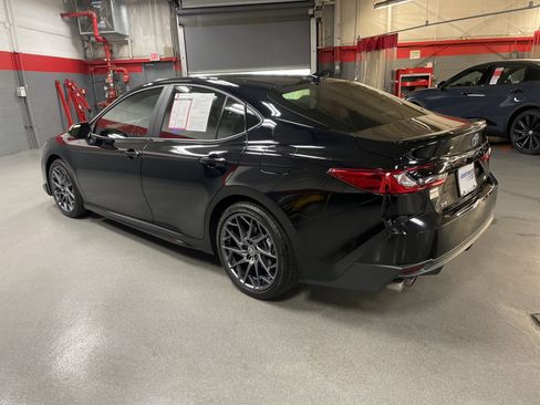 Used 2025 Toyota Camry SE image 8