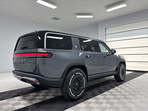 Used 2025 Rivian R1S Adventure Dual AWD/4WD image 5
