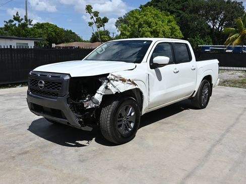 Used 2025 Nissan Frontier SV w/ SV Convenience Package RWD image 2