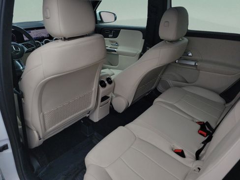 Certified 2025 Mercedes-Benz GLB 250 image 7