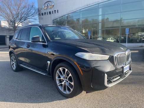Used 2025 BMW X5 xDrive40i w/ Climate Comfort Package image 1