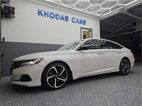 Used 2021 Honda Accord Sport image 2