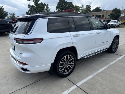 Used 2025 Jeep Grand Cherokee L Summit AWD/4WD image 9
