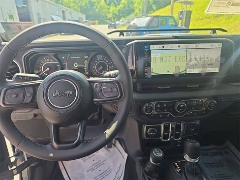 New 2025 Jeep Gladiator Sport w/ Premium Package AWD/4WD image 15