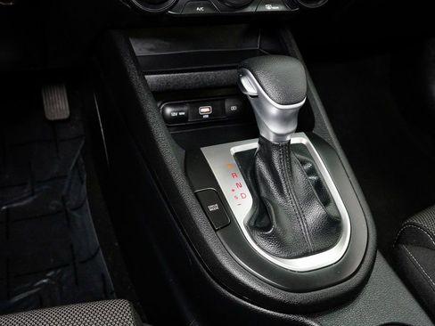 Used 2024 Kia Forte LXS image 18