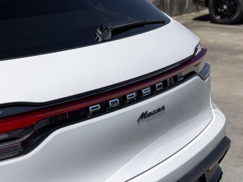 Certified 2026 Porsche Macan AWD/4WD image 19