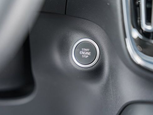 Certified 2025 Volvo XC40 B5 Ultra w/ Climate Package image 27