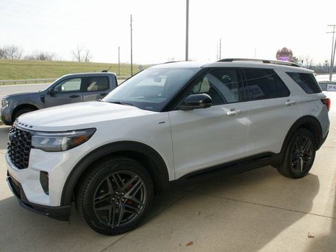 New 2026 Ford Explorer ST-Line w/ ST-Line Street Pack image 5