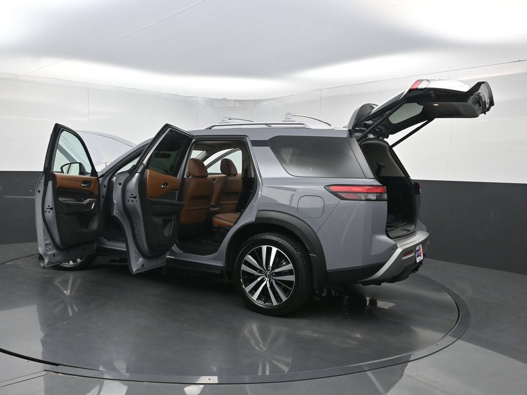 Used 2023 Nissan Pathfinder Platinum AWD/4WD image 42