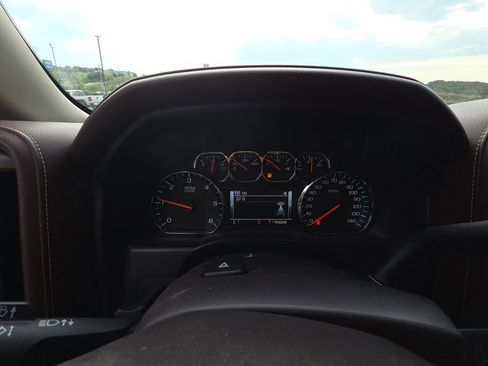 Used 2015 Chevrolet Silverado 1500 High Country w/ High Country Premium Package AWD/4WD image 11