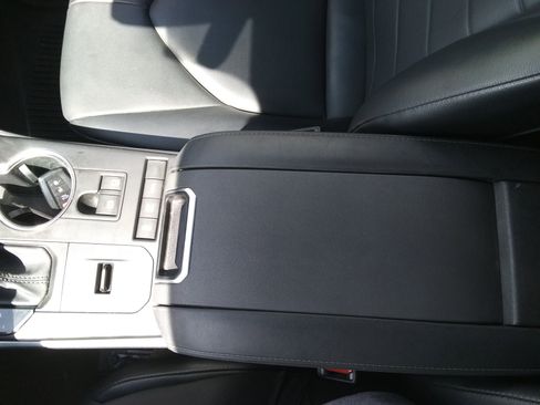 Used 2021 Toyota Highlander XLE AWD/4WD image 17
