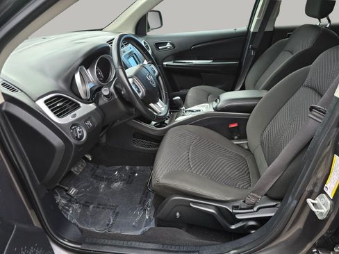 Used 2019 Dodge Journey SE w/ Connectivity Group FWD image 21