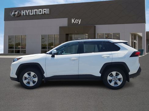Used 2021 Toyota RAV4 XLE w/ Convenience Package AWD/4WD image 6