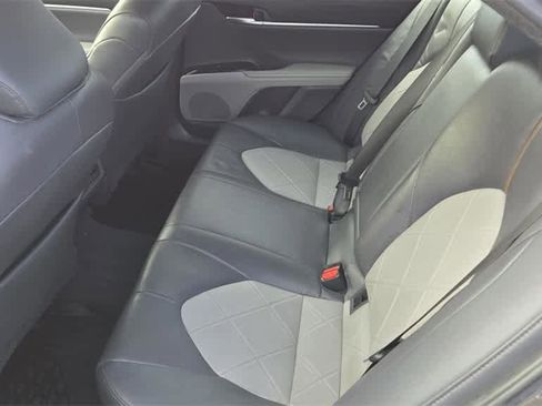 Used 2019 Toyota Camry XLE image 14