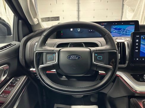 Used 2025 Ford Expedition Max Platinum AWD/4WD image 18
