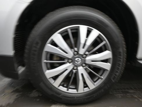 Used 2020 Nissan Pathfinder SL image 9